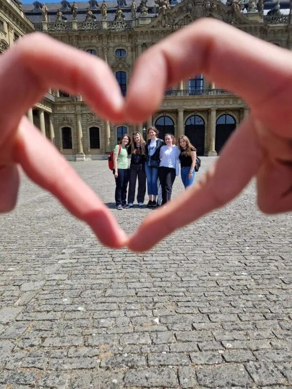 Učenice 3. razreda V. gimnazije koje pohađaju nastavu DSD-a dobile stipendiju za studijsko putovanje u 5 sveučilišnih gradova Bavarske