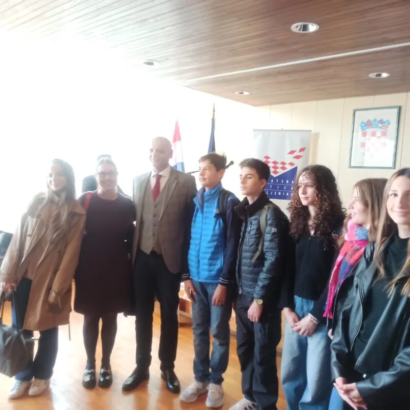 Peta gimnazija na predstavljanju dvoknjižja Milana Bošnjaka